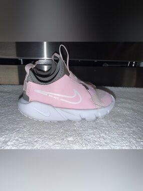 Nike Kids Pink & Gray Slip-On Flex Runner 2 Size 9C Athletic Sneakers